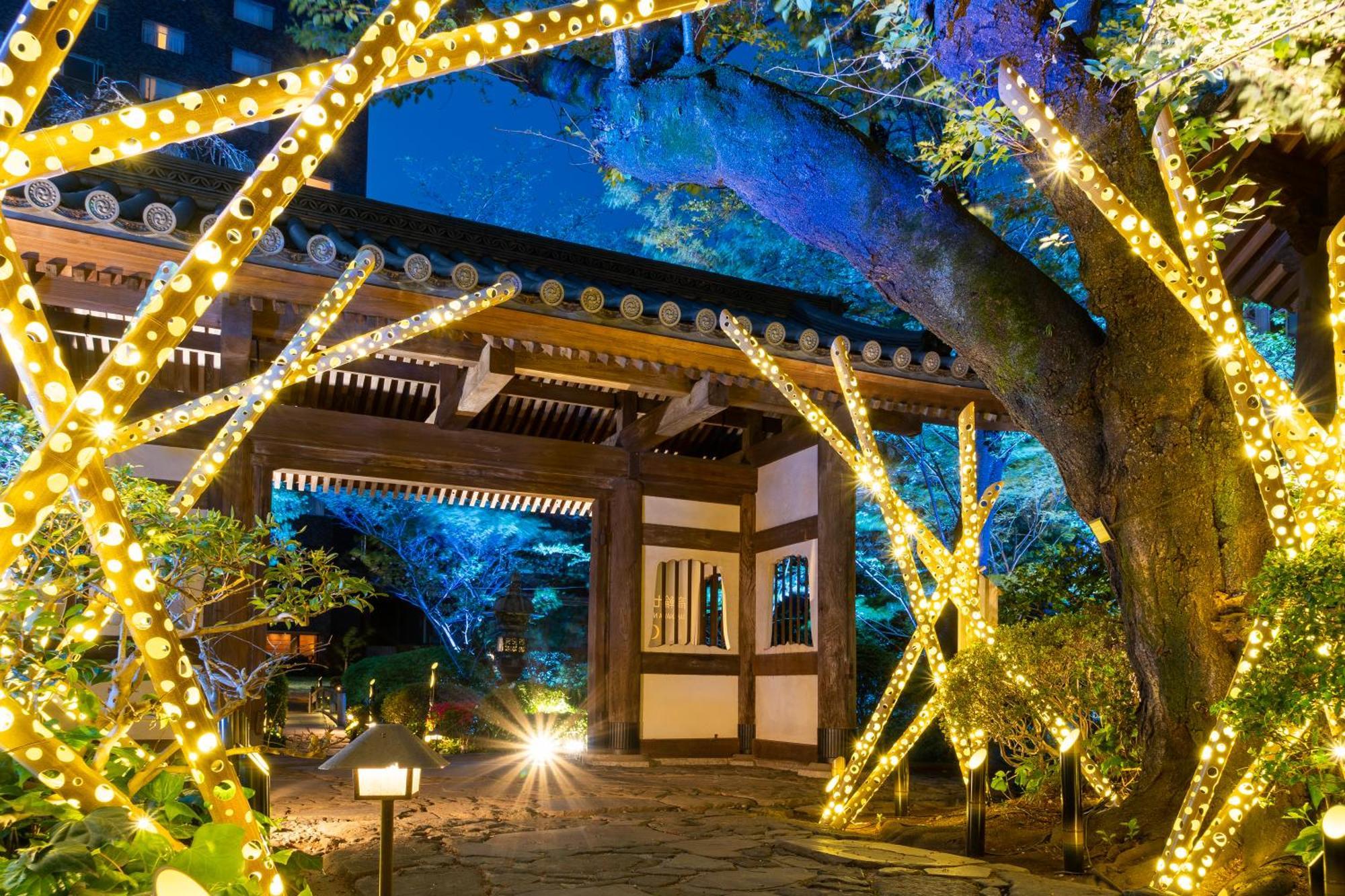 Grand Prince Hotel Shin Takanawa Tokyo Exterior photo Illumination of the shrine