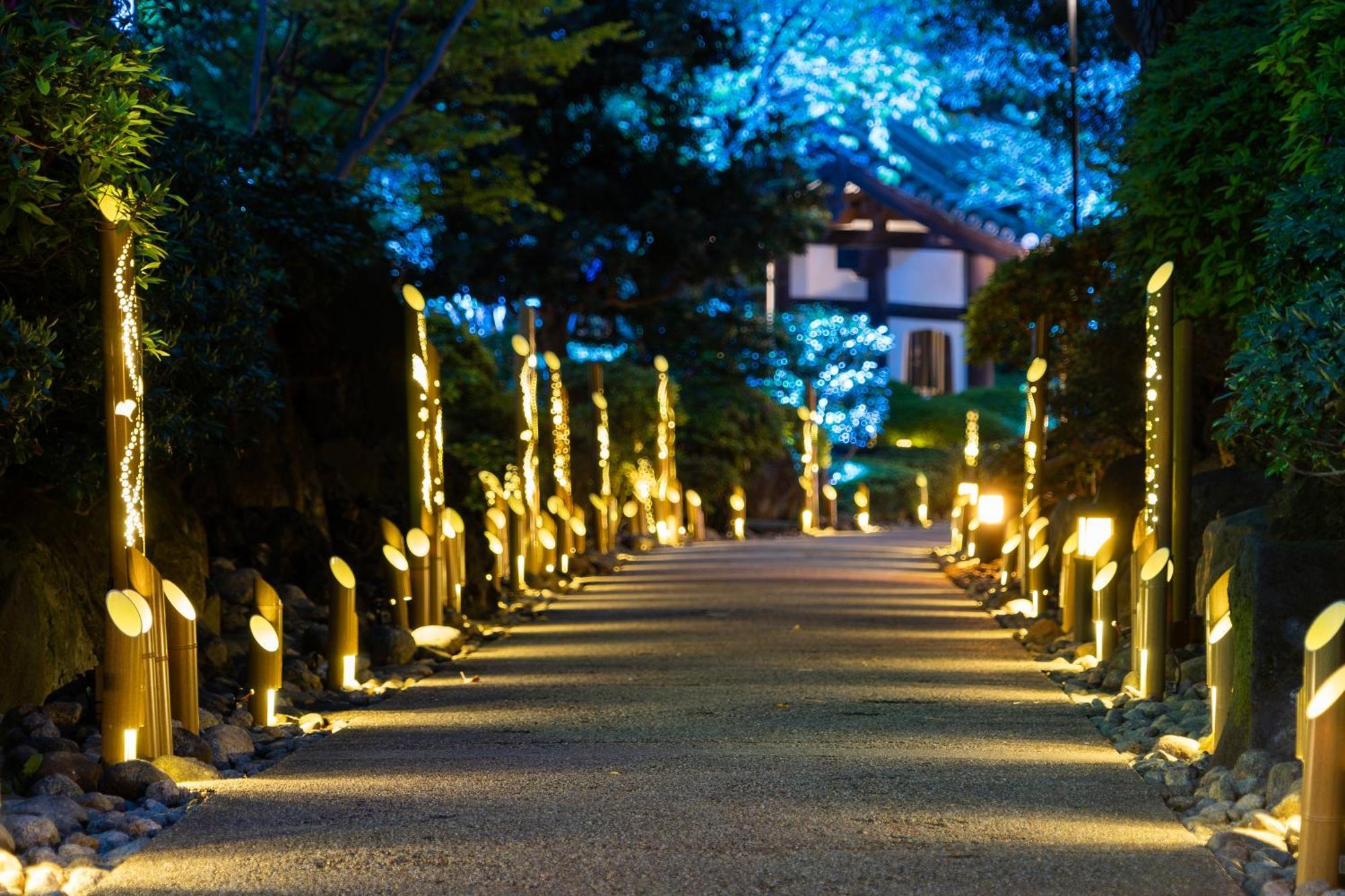 Grand Prince Hotel Shin Takanawa Tokyo Exterior photo The illuminated path