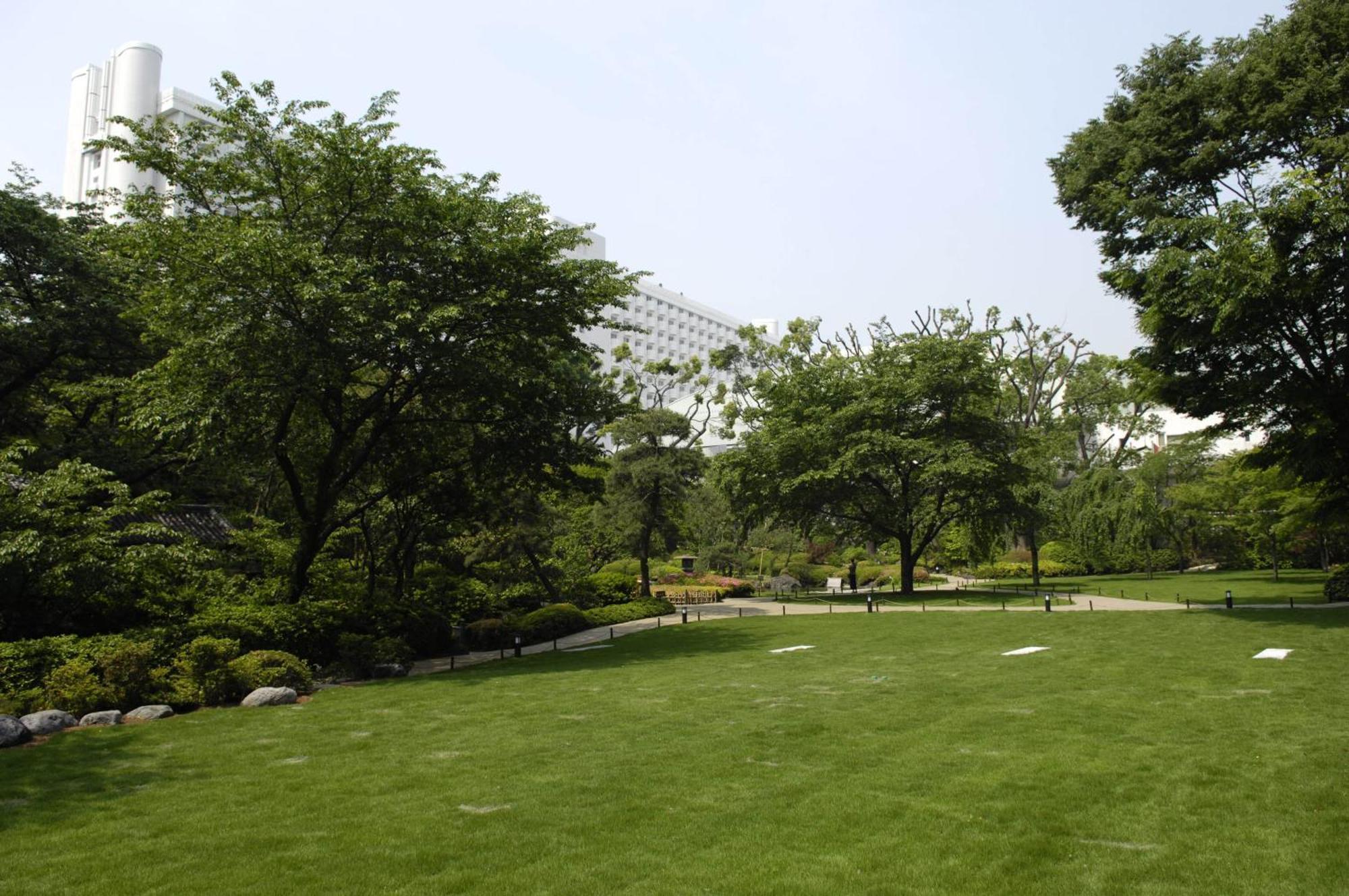 Grand Prince Hotel Shin Takanawa Tokyo Exterior photo The park